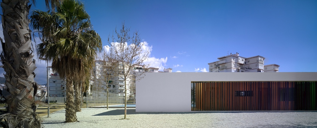 Edificio de vestuarios y pistas deportivas en el parque María Zambrano | Vélez-Málaga