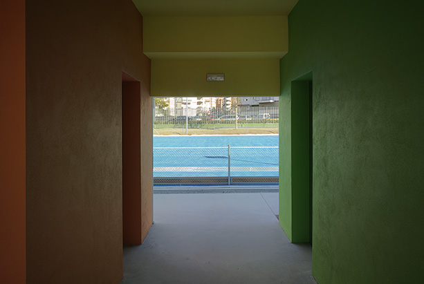Edificio de vestuarios y pistas deportivas en el parque María Zambrano | Vélez-Málaga