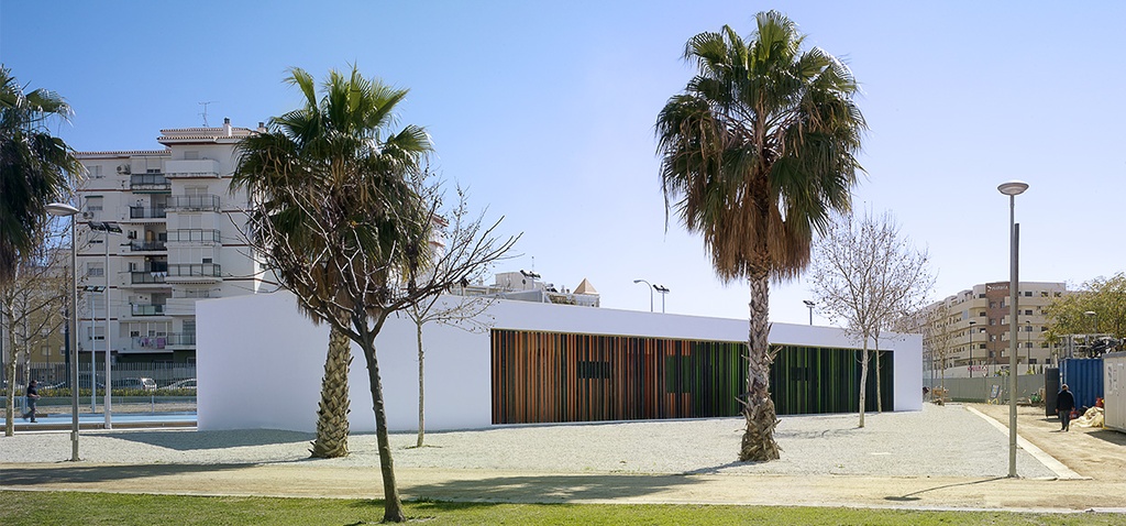 Edificio de vestuarios y pistas deportivas en el parque María Zambrano | Vélez-Málaga